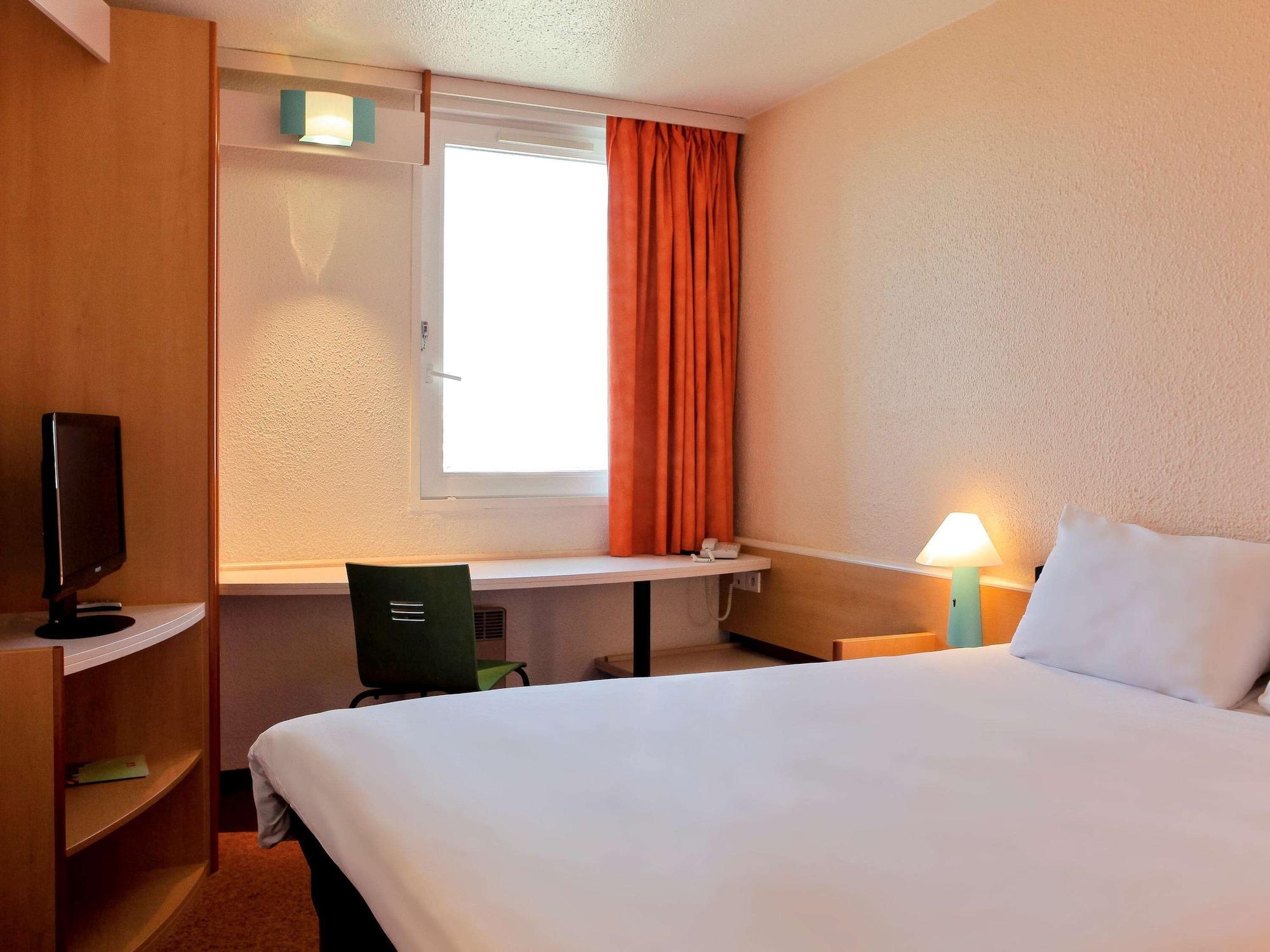 Ibis Lyon Est Bron Hotel Екстериор снимка