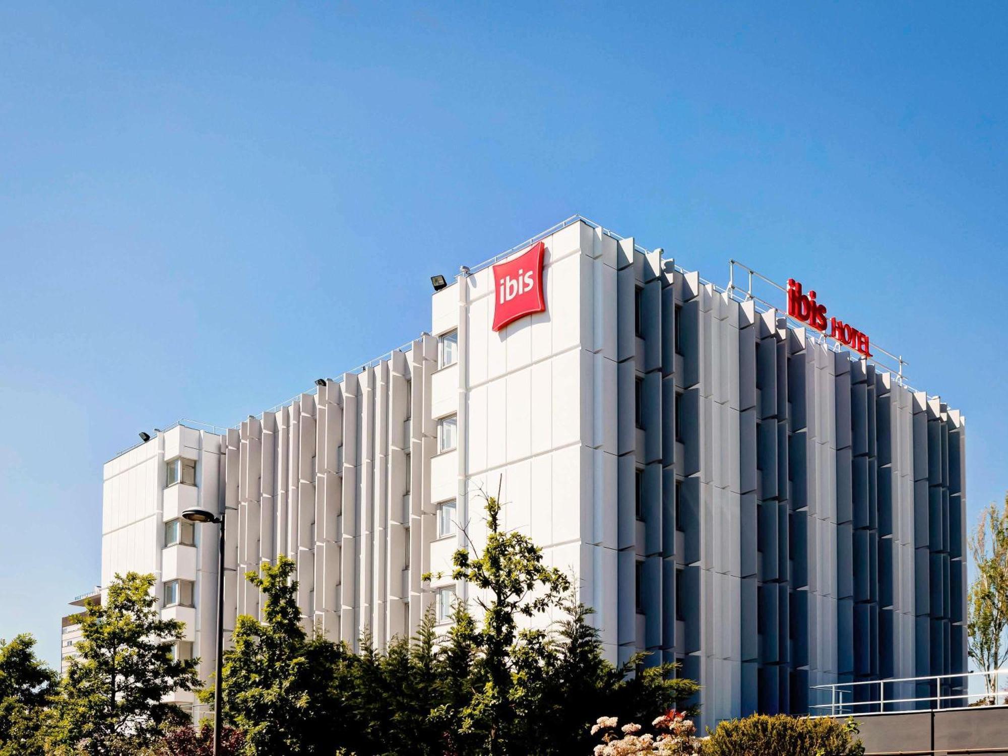 Ibis Lyon Est Bron Hotel Екстериор снимка