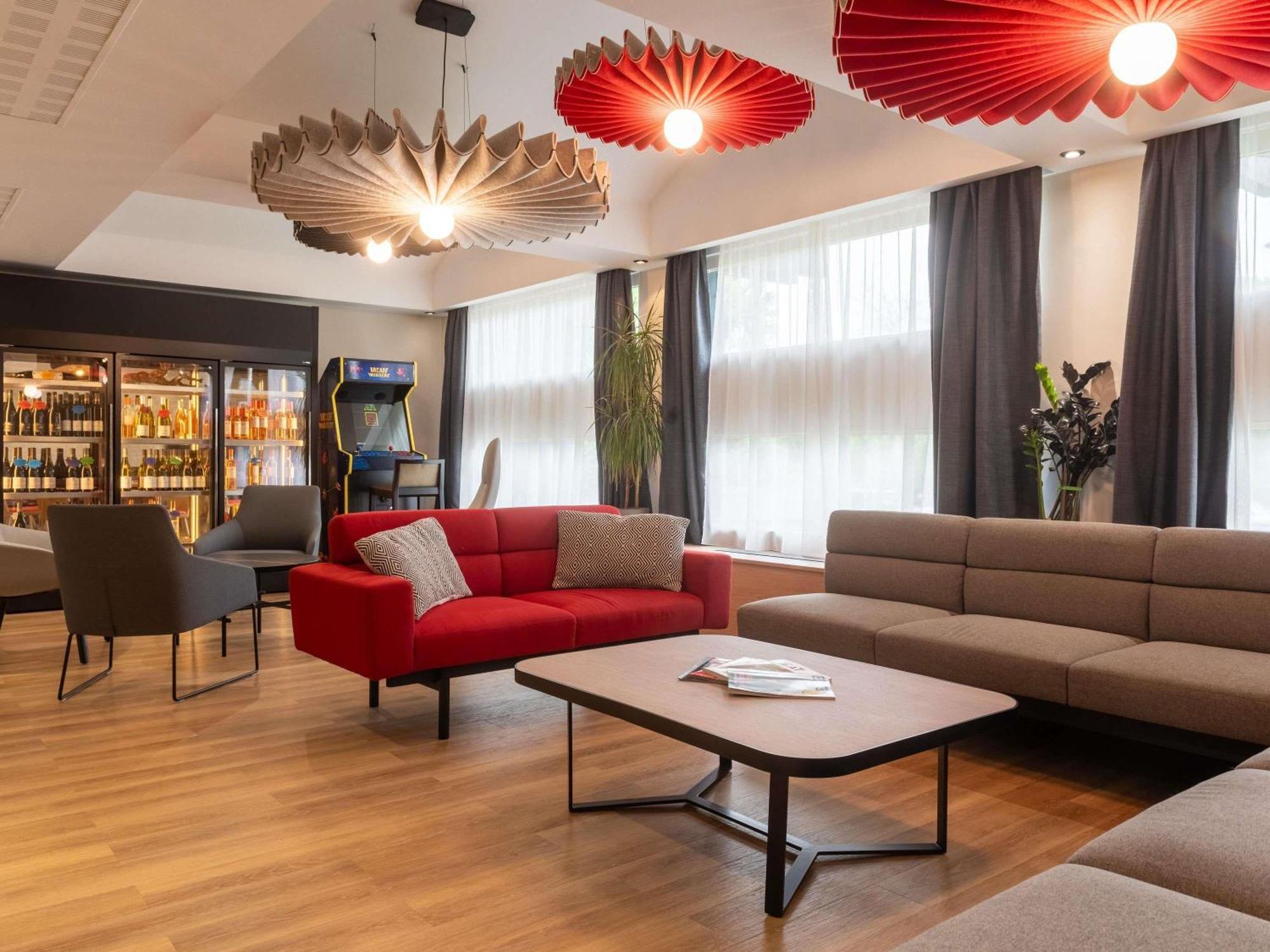 Ibis Lyon Est Bron Hotel Екстериор снимка